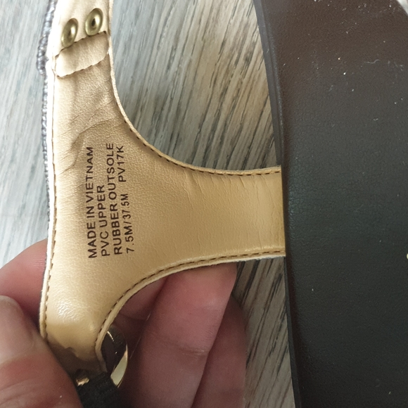 Authentic MICHAEL MICHAEL KORSLogo Plaque Sandal sz 7.5 - Picture 10 of 15